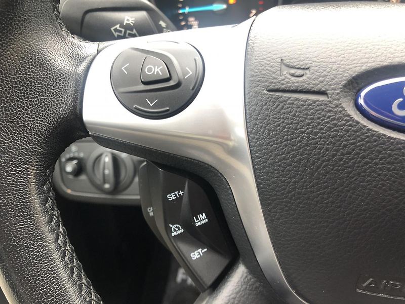 Ford Kuga (2015) 1,5 110kW 1.majitel pěkný stav - fotka 35 z 63
