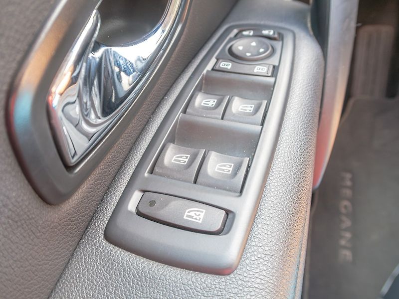 Renault Mégane (2015) 1.2T 97KW – NAVI / BOSE - fotka 31 z 48