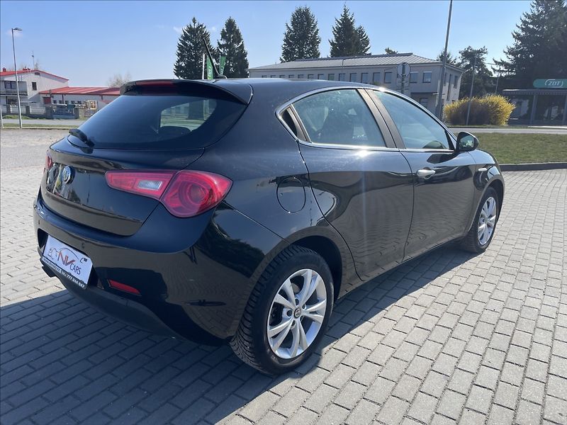 Alfa Romeo Giulietta 1,4 i 16V T 110KW XENON odp.DP - fotka 4 z 37