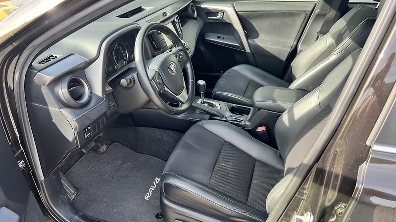 Toyota RAV4 2.5 HSD EXECUTIVE 4X4 - fotka 11 z 12