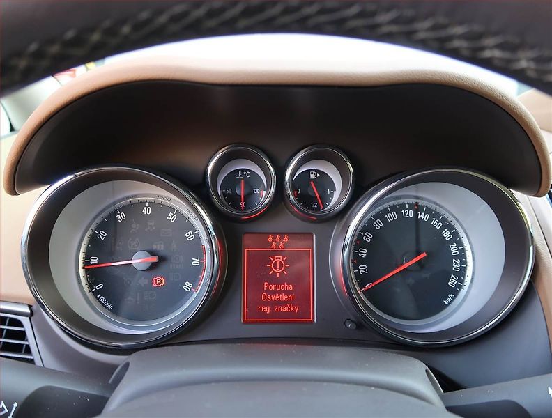 Opel Zafira (2012) 1.4 Turbo, 7 míst, Navi - fotka 11 z 21