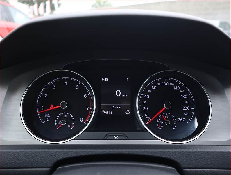 Volkswagen Golf (2016) 1.2 TSI, Automat, Serv.kniha - fotka 11 z 21