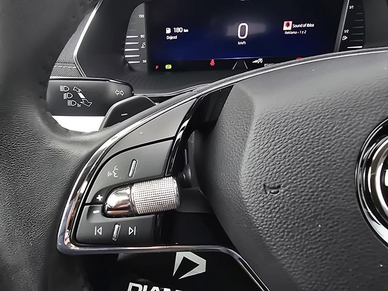 Škoda Octavia 2.0TDI 110KW DSG STYLE+ MATRIX - fotka 39 z 39