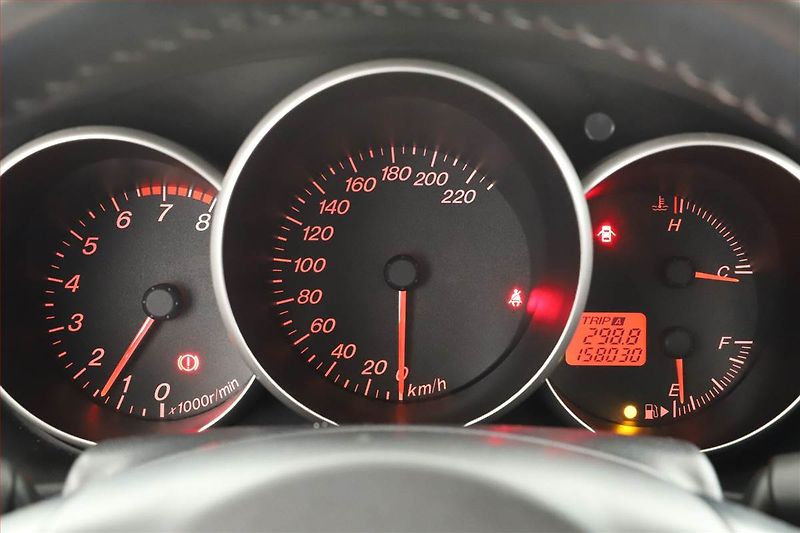Mazda 3 (2006) 1.6, po STK, jezdí výborně - fotka 9 z 15