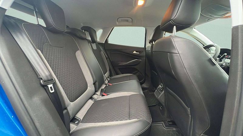 Opel Grandland X 1.2T (96kW) AT8/5857 - fotka 26 z 31