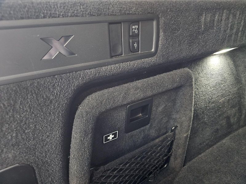 BMW X5 M50i - fotka 29 z 36