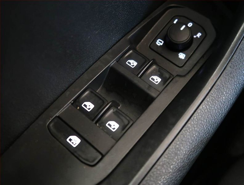 Škoda Karoq (2024) Fresh 2.0 TDI - fotka 16 z 30