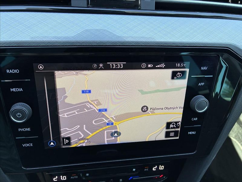 Volkswagen Passat 2,0 TDI,TAŽNÉ,WEBASTO - fotka 22 z 30
