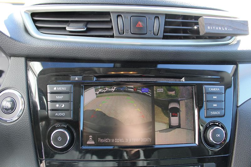 Nissan Qashqai 1.3 DiG-T 1.Majitel ČR Panoram - fotka 16 z 25