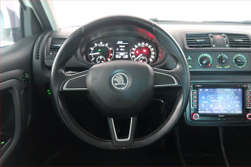 Škoda Fabia (2014) Ambition 1.2 TSI, Tempomat - fotka 16 z 17