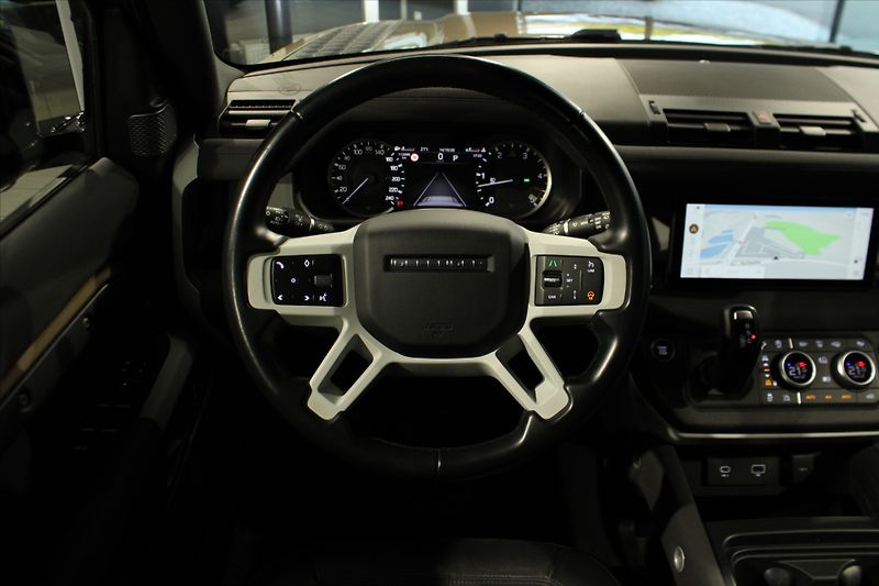 Land Rover Defender 110 D300 SE ACC/NezTop/360°/Ta - fotka 14 z 32