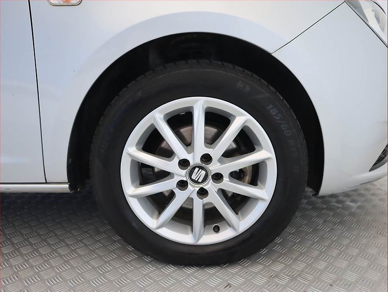 Seat Ibiza (2016) 1.4 TDI, Navi, Park. senzory - fotka 15 z 18