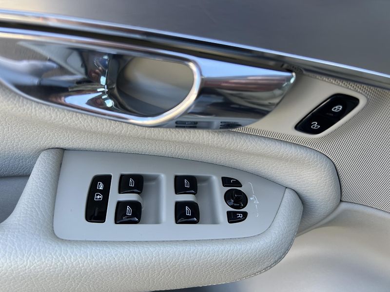 Volvo XC90 2.0 D5 DRIVE-E 4x4 PŮVOD ČR - fotka 13 z 56