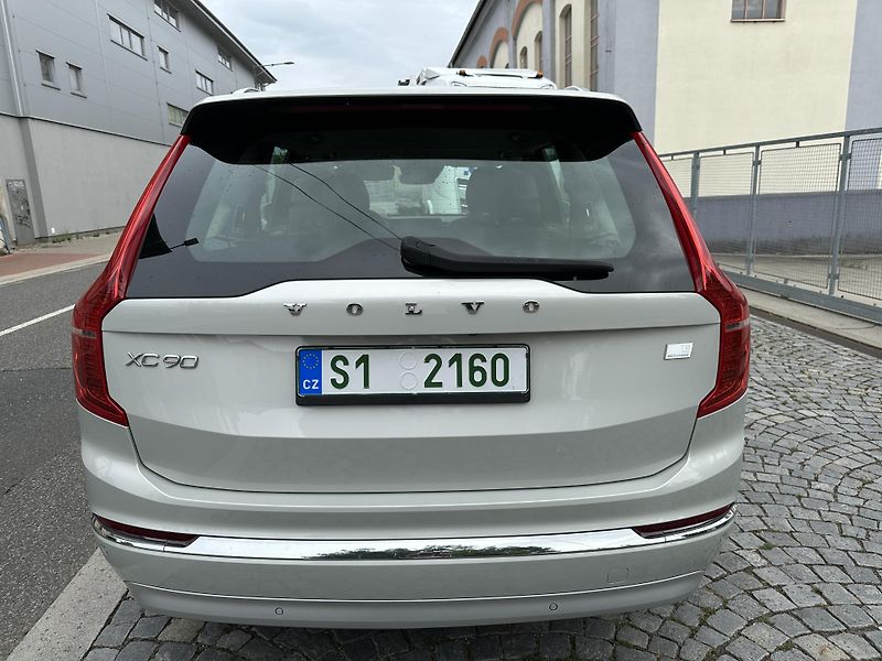 Volvo XC90 T8 plug-in hybrid Recharge - fotka 7 z 32