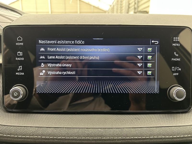 Škoda Fabia 1.0 TSI Top selection - fotka 17 z 24