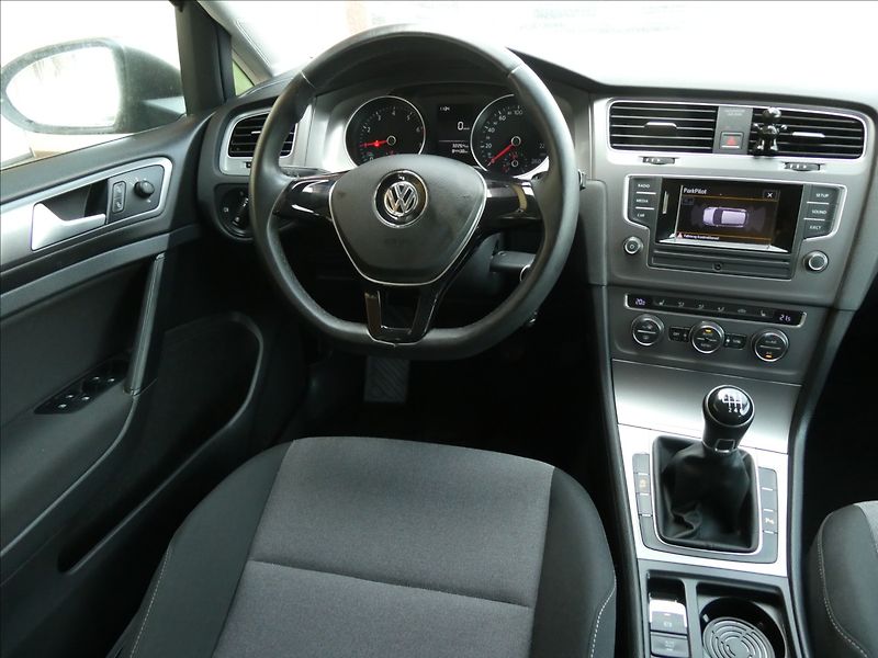 Volkswagen Golf 1,2 TSi 81kW auto klima, závěs - fotka 27 z 50
