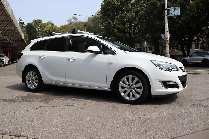 Opel Astra Opel Astra J Sports Tourer 1.7 - fotka 10 z 54