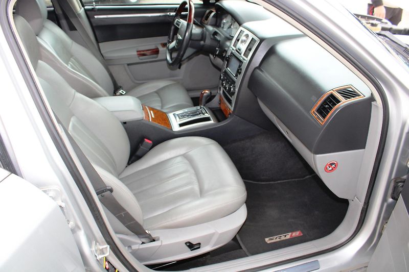 Chrysler 300C (2007) REZERVACE - fotka 13 z 16