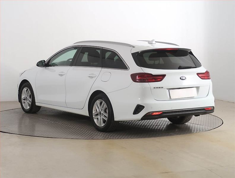 Kia Ceed (2019) 1.6 CRDi, Navi, Tempomat - fotka 4 z 18