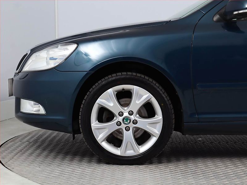 Škoda Octavia (2012) 2.0 TDI, Tempomat - fotka 12 z 16