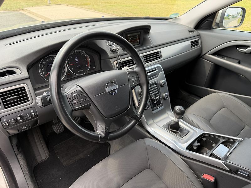 Volvo XC70 2.4 D4 4X4 MANUAL SERVISKA - fotka 10 z 45