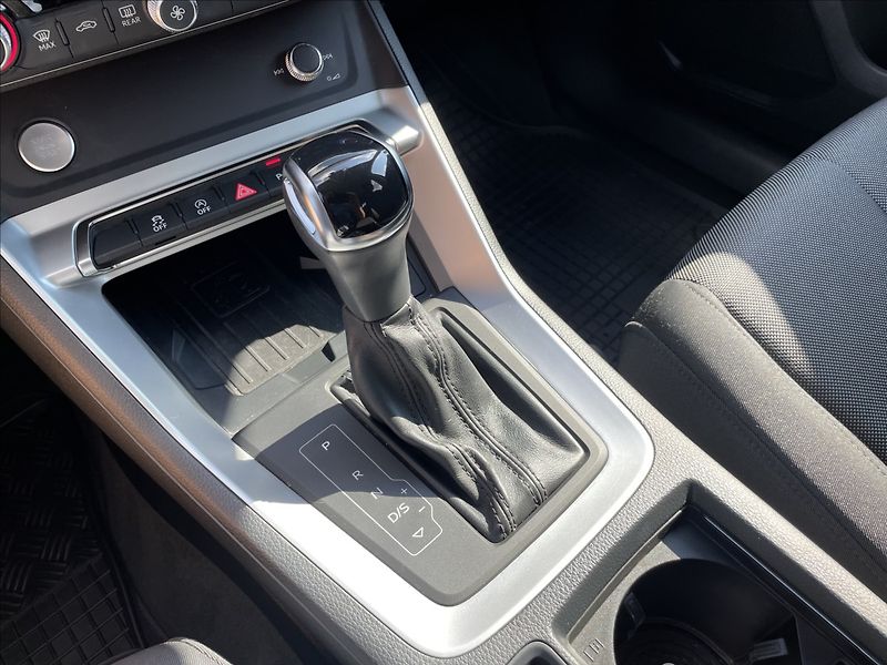 Audi Q3 35TFSI 110KW AUTOMAT,ČR. - fotka 13 z 28