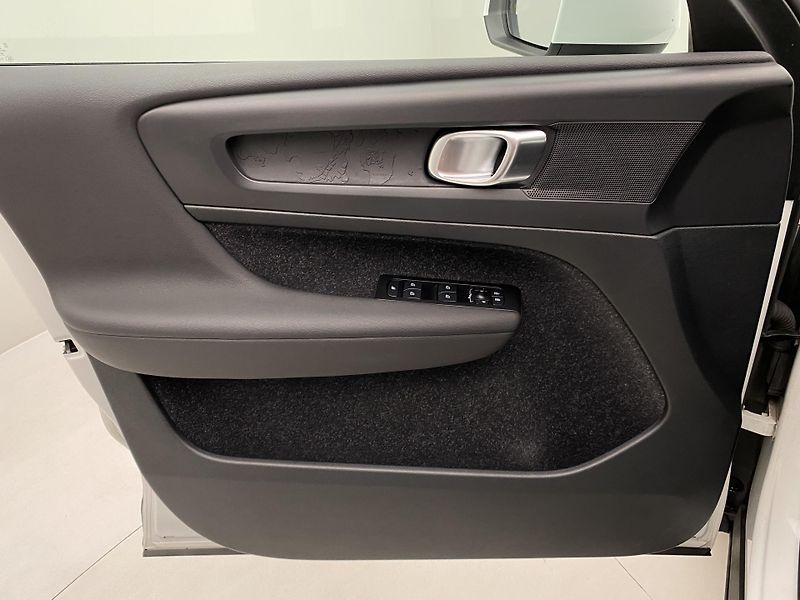 Volvo XC40 T3 KINETIC AUT CZ 1.maj - fotka 7 z 38