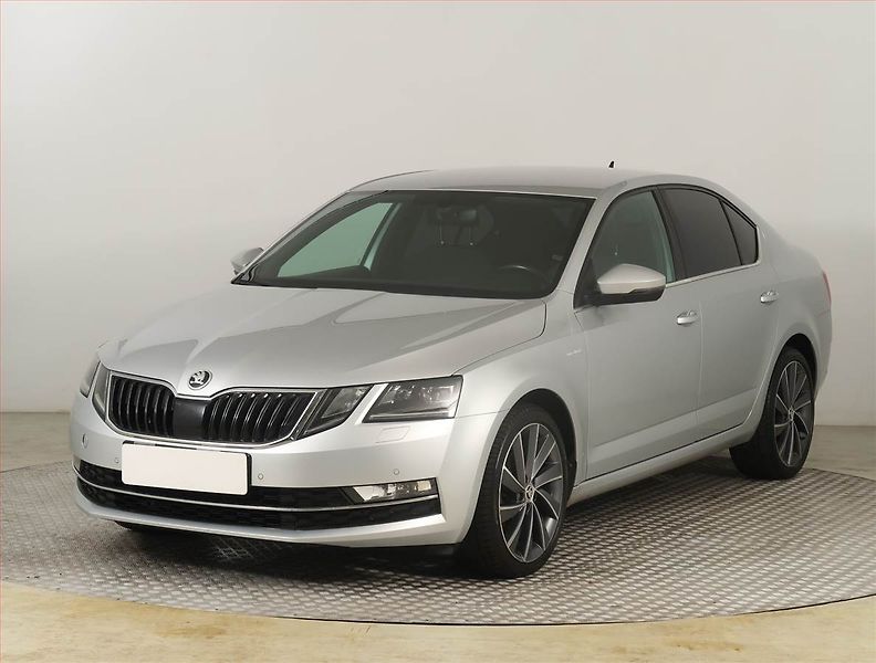 Škoda Octavia (2019) Laurin&Klement 2.0 TDI - fotka 2 z 27