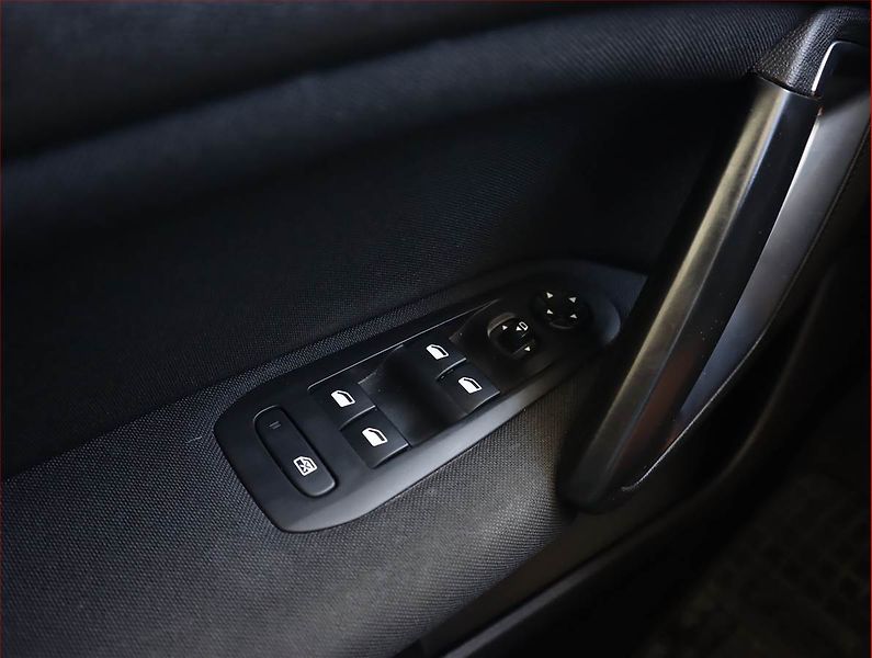 Peugeot 308 (2019) 1.5 BlueHDi, Serv.kniha, Navi - fotka 19 z 20