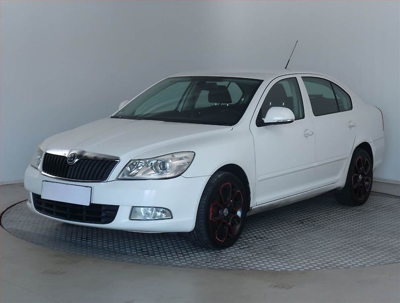 Škoda Octavia (2009) Ambiente 1.4 TSI, v provozu - fotka 2 z 15