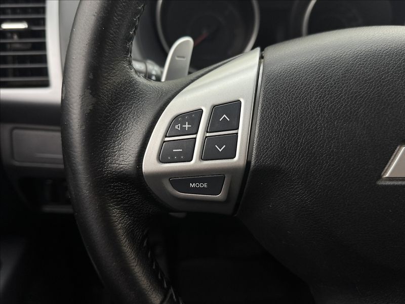 Mitsubishi Outlander 2,2 4WD AUTOMAT VÝHŘEV KAMERA - fotka 9 z 34