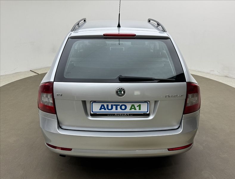 Škoda Octavia 1,6 TDi 77kW KLIMATIZACE SWING - fotka 5 z 24