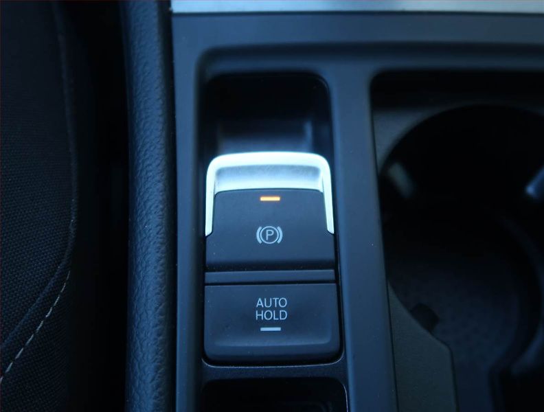 Volkswagen Golf (2015) 1.6 TDI, Tempomat - fotka 16 z 16