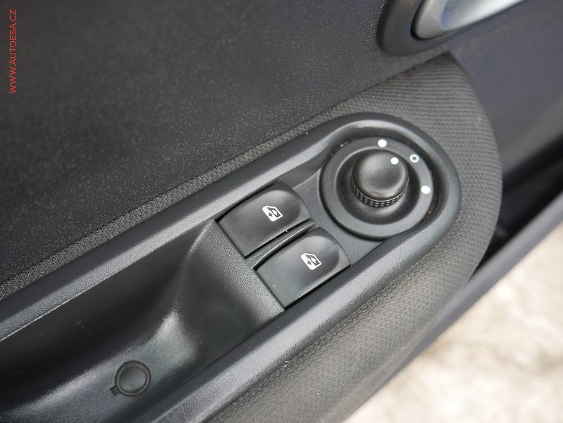 Renault Clio (2011) 1.2i, 1.maj,ČR, AC, park - fotka 15 z 16