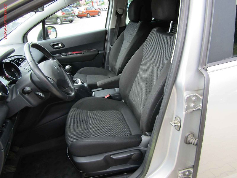 Peugeot 5008 (2011) 1.6 HDi, ČR, AAC - fotka 9 z 15