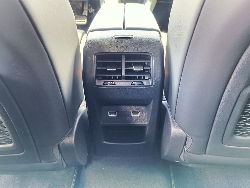 Peugeot 408 (2026) GT Plug-in HYBRID 240 e-DCS7 - fotka 19 z 23