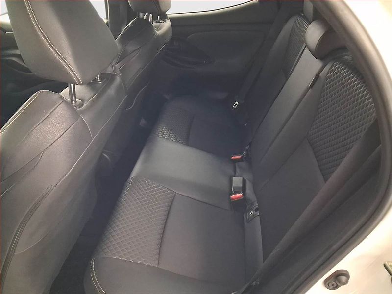 Toyota Yaris (2020) Kůže, Tempomat, Park. senzory, - fotka 10 z 19