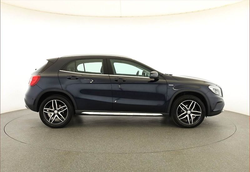 Mercedes-Benz GLA (2017) 200 d 4MATIC, 4X4 - fotka 6 z 20