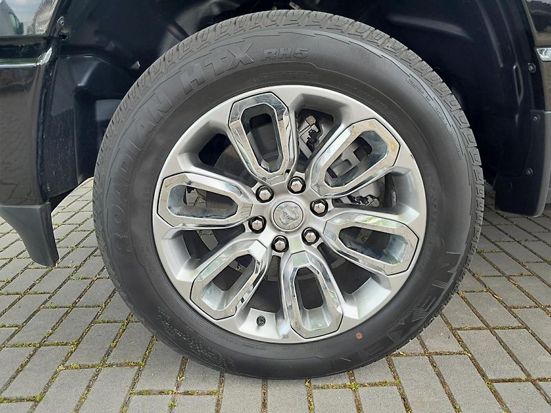 Dodge RAM (2024) 1500, 5.7 V8  Laramie - fotka 14 z 43
