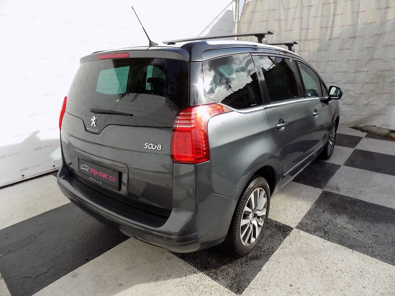 Peugeot 5008 (2014) 1.6Ti/LED/PANO/Head-up/Klima/ - fotka 7 z 35