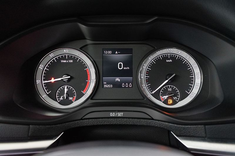 Škoda Karoq 1.5 TSI STYLE*TAŽNÉ*DPH*ČR 1.M - fotka 21 z 44