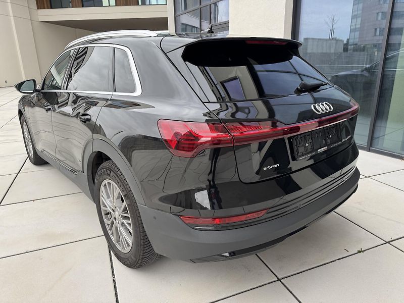 Audi e-tron (2022) 50 QUATTRO BUSSINES 1 Majitel - fotka 42 z 53