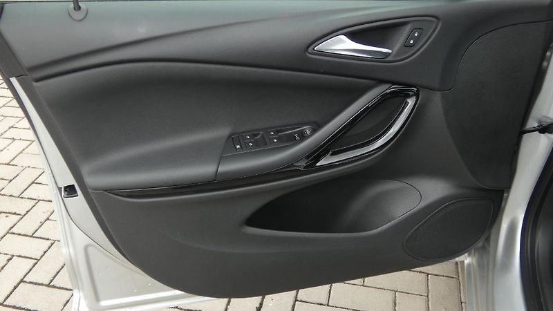Opel Astra 1.5 CDTi 90kW Elegance ST S/S - fotka 8 z 22