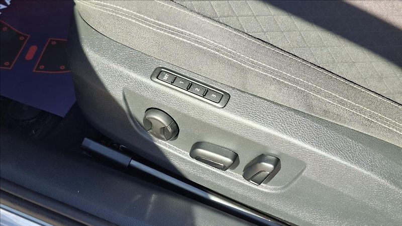 Škoda Superb 1,6 TDi 88 Kw Style DSG DPH - fotka 12 z 32