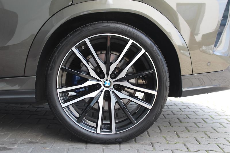 BMW X6 xDrive40d, 250kW - fotka 6 z 28