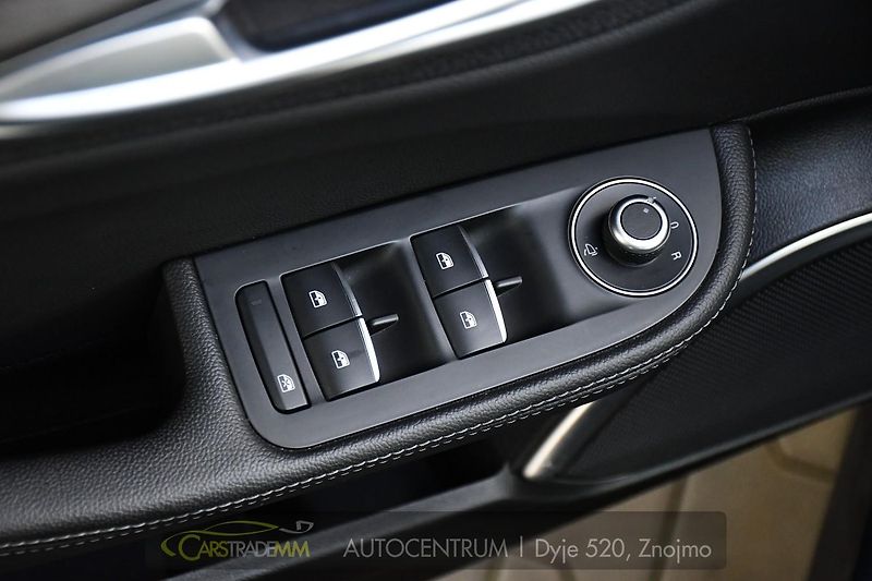 Alfa Romeo Giulia 2.2JTDm 154kw Ti - fotka 23 z 53