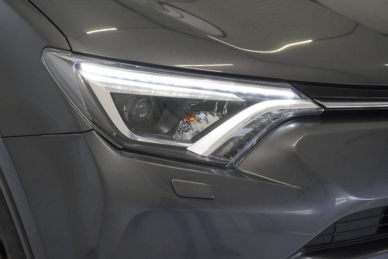 Toyota RAV4 2,5 HYBRID 4X2 AUT. - fotka 10 z 30