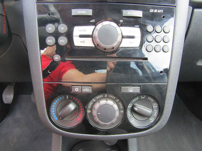 Opel Corsa (2010) 1.2i, AC, temp - fotka 12 z 14