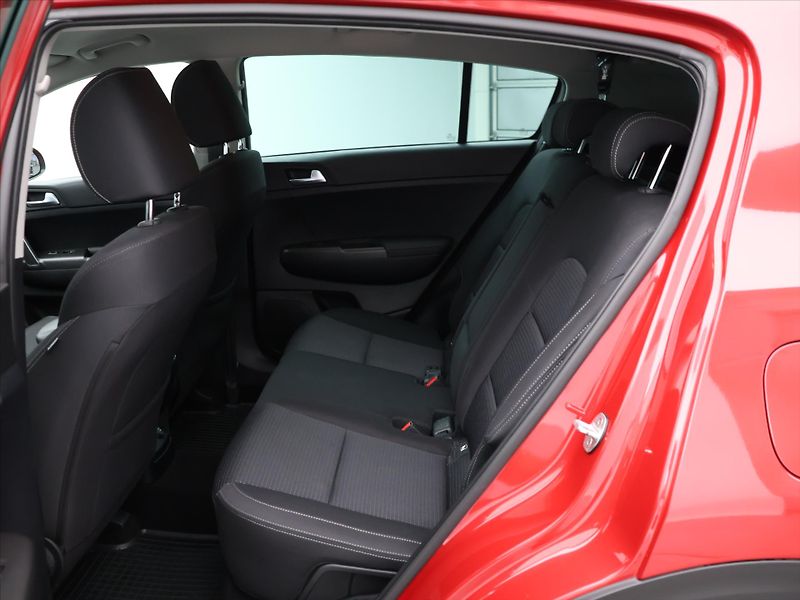 Kia Sportage 1,6 CRDI 100kW Exclusive 1.Maj - fotka 14 z 32