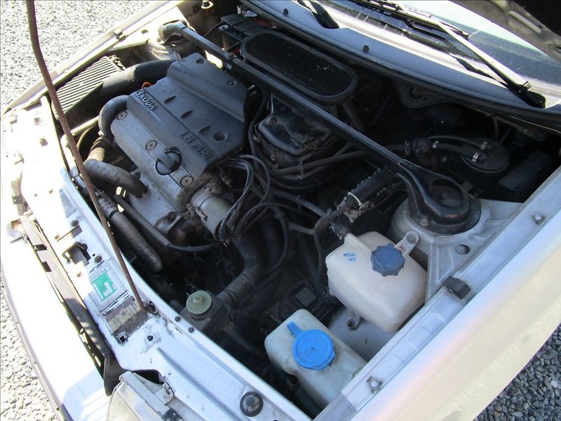 Škoda Felicia Combi 1.6MPi LX, Klima, 2. maj - fotka 38 z 40